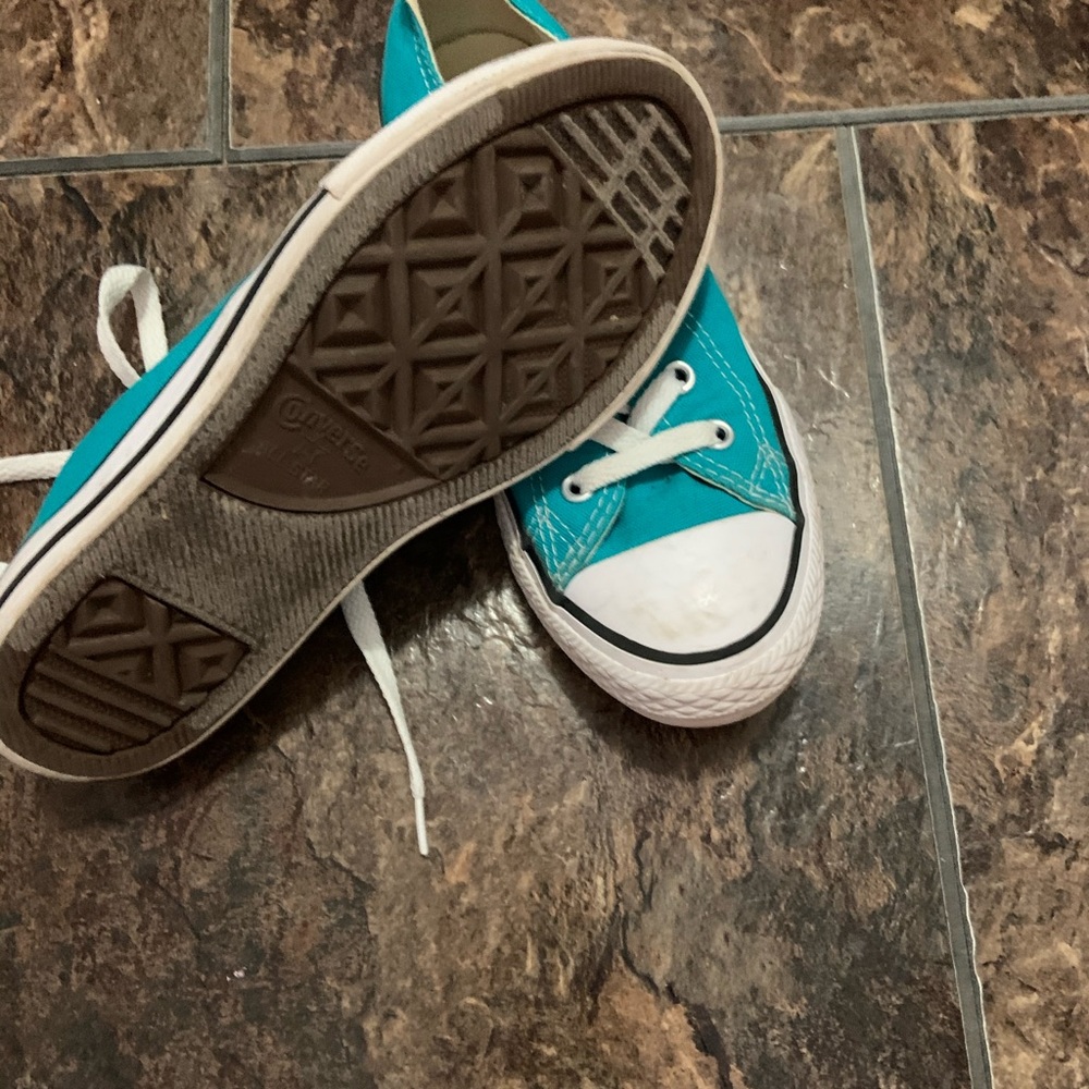 Converse - Picture 2 of 2
